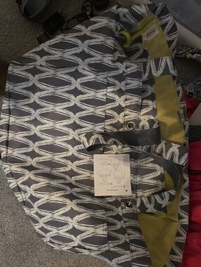 thirty-one Gray and White Patterned Tote with Lime Interior